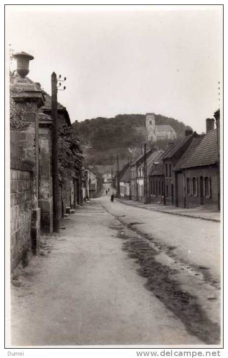 HOUDAIN  - L´ Eglise Vue De La Rue Geharie - Houdain