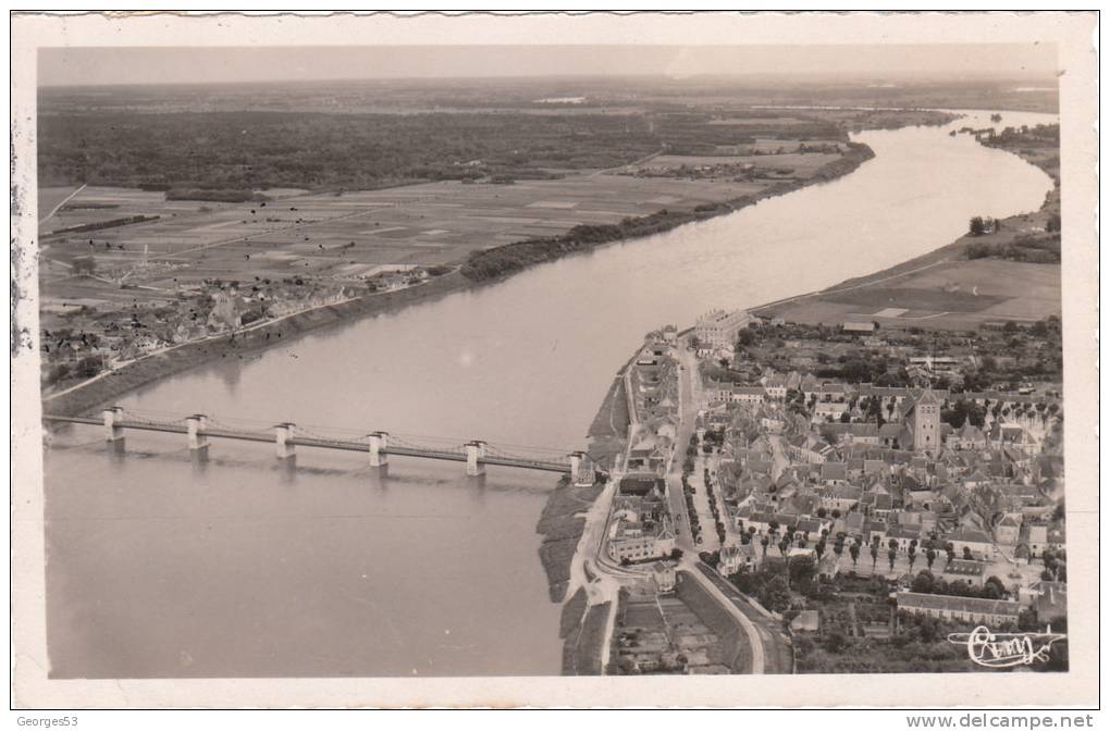 CPA JARGEAU     Photo    Vue Aérienne Sur Le Pont Et La Loire       1953 - Jargeau
