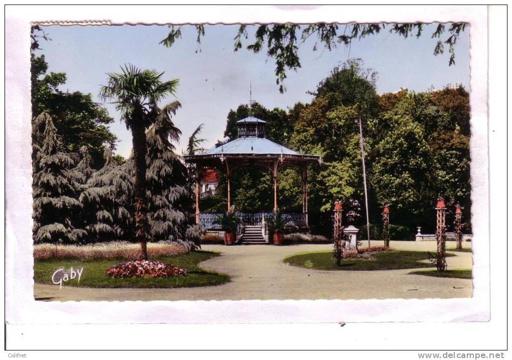 85 - Luçon        Jardin Dumaine - Kiosque à Musique - Lucon