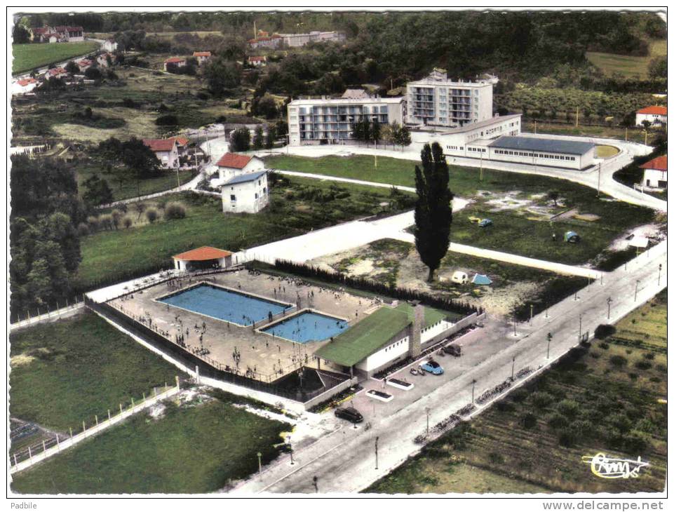 Carte Postale 38. Renage La Piscine  Vue D'avion  Trés Beau Plan Coupure à Droite - Renage