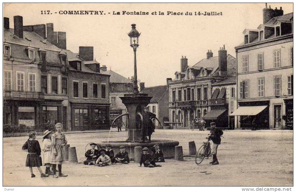 COMMENTRY  -  La Fontaine Et Place Du 14 Juillet - Commentry