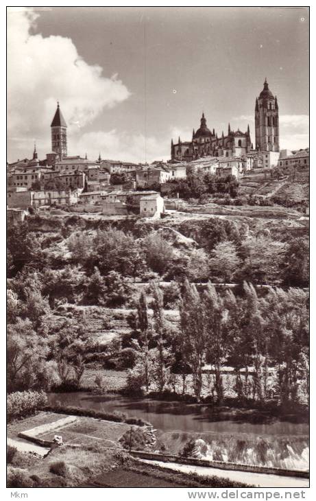 La  Catedral E Iglesua San Esteban - Segovia