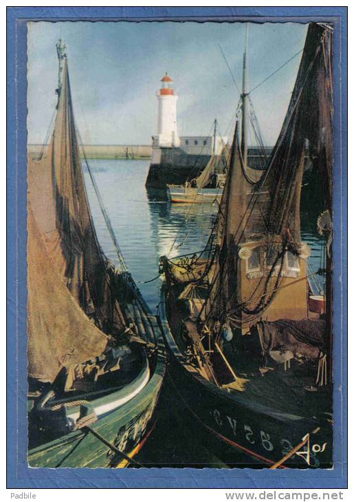 Carte Postale 29.  Guilvinec  La Flottille De Pêche Et Le Phare Trés Beau Plan - Guilvinec