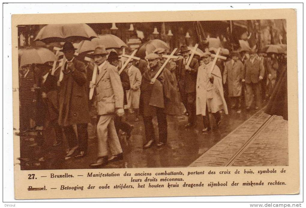 19101  -  Bruxelles  Manifestation  Des  Anciens  Combattants,portant  Des Croix  En Bois - Fiestas, Celebraciones