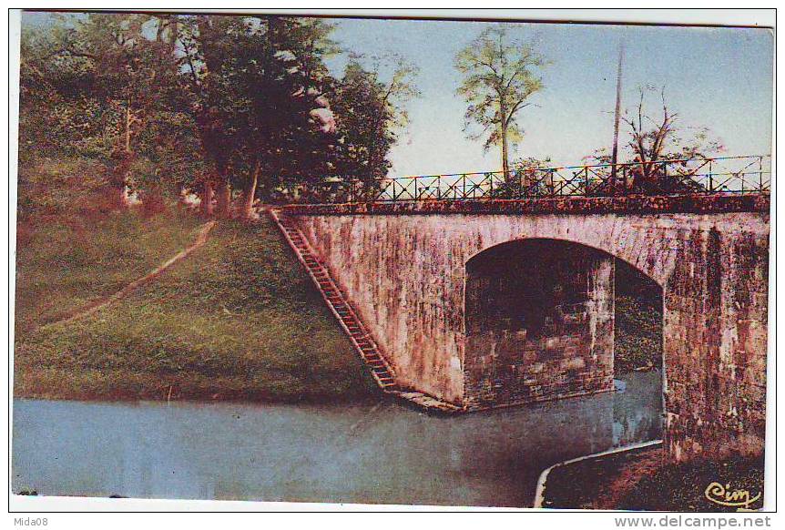 47. DAMAZAN .PONT SUR LE CANAL. FLAMME POSTALE DE CASTELJALOUX. - Damazan