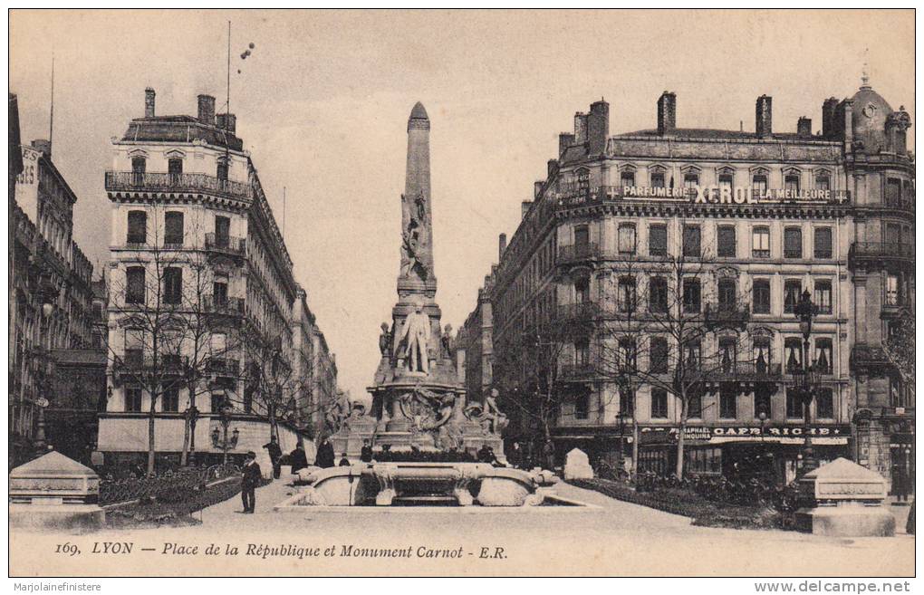 Dép. 69 - Lyon. - Place De La République Et Monument Carnot. E.R. N°169. Voyagée 1915 - Lyon 1