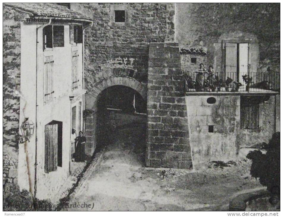 GRIGNAN (Drôme) - Le Beffroi Ou Tour De L´Horloge - Animée - Voyagée Le 27 Juillet 1909 - Déchirure (3 Cm Env., Scans) - Grignan