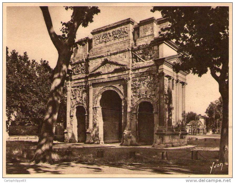 LOBORATOIRE PHYGIENE AVEC VUE AU DOS MONUMENTS ROMAINS NIMES ST REMY DE PROVENCE ORANGE - Advertising