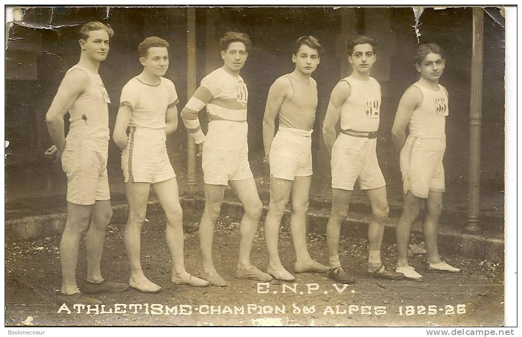 38 E.N.P.V.  ATHLETISME CHAMPION DES ALPES  1925-26  JEUNES ATHLETES  PORTANT LES N° 51  52  55 - Voiron