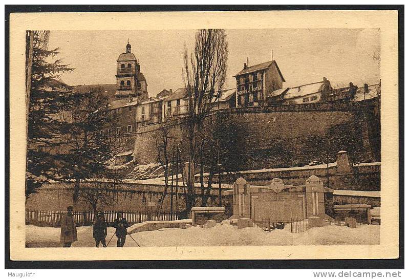 DF  / 05 HAUTES ALPES / BRIANCON / LES REMPARTS ET LE MONUMENT AUX MORTS - Briancon