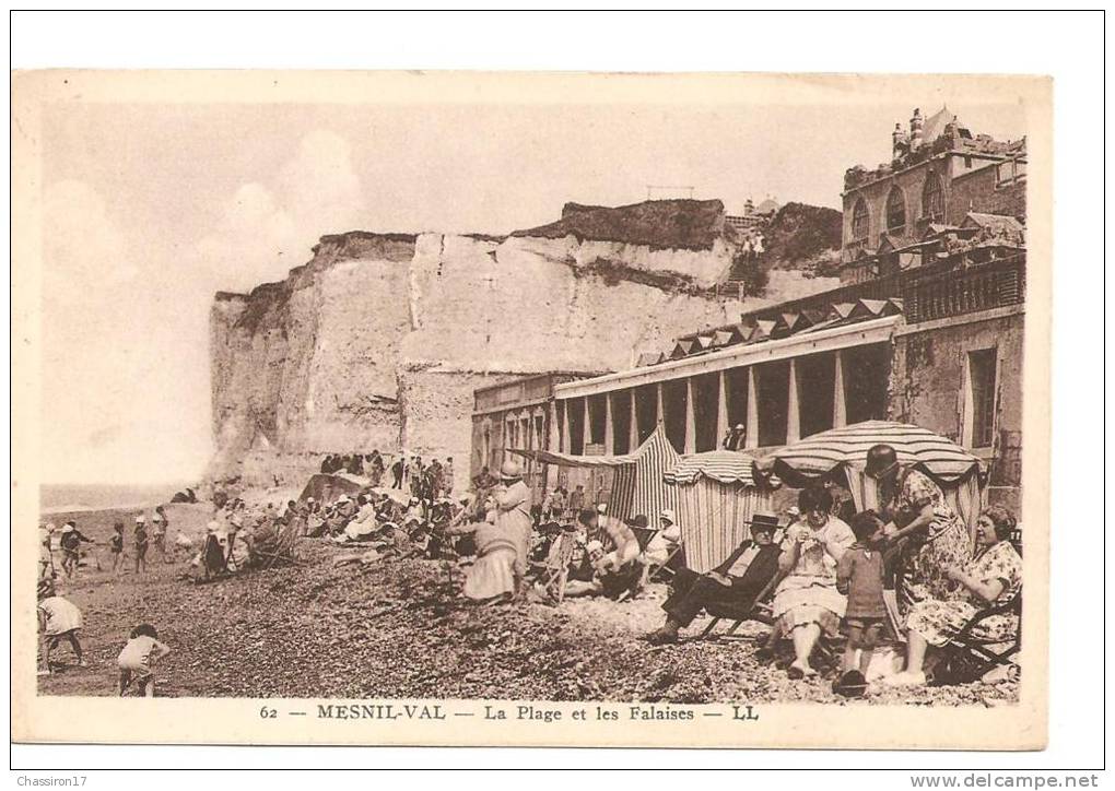 76 - MESNIL-VAL  -  La Plage Et Les Falaises - Animation : Les Enfants Jouent, Maman Tricote, Une Dame Tombe... - Mesnil-Val