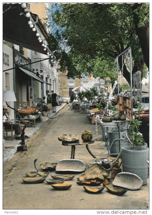 LA GARDE FREINET - Le "Fraxinet" Sarrasin De L´An Mille - Sur La Place Vieille - Liège Et Bois D´olivier (1964) - La Garde Freinet