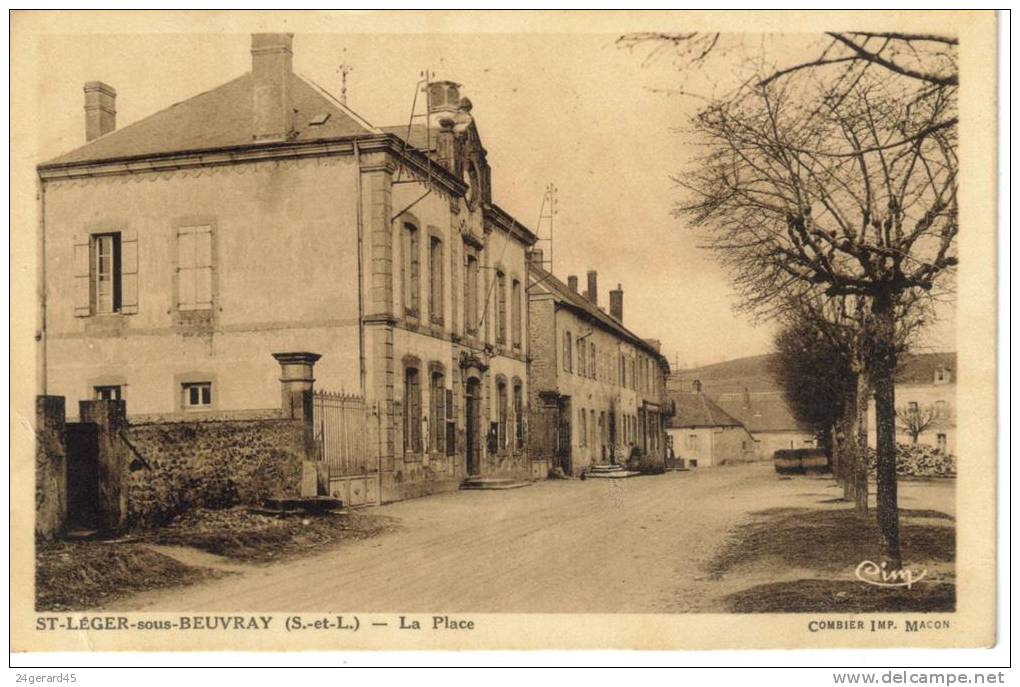 CPSM SAINT LEGER SOUS BEUVRAY (Saone Et Loire) - La Place - Autres & Non Classés