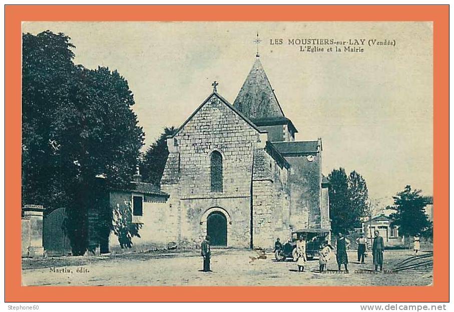 85 - LES MOUTIERS SUR LAY - L' Eglise Et La Mairie // CPA Animée (65) - Autres & Non Classés