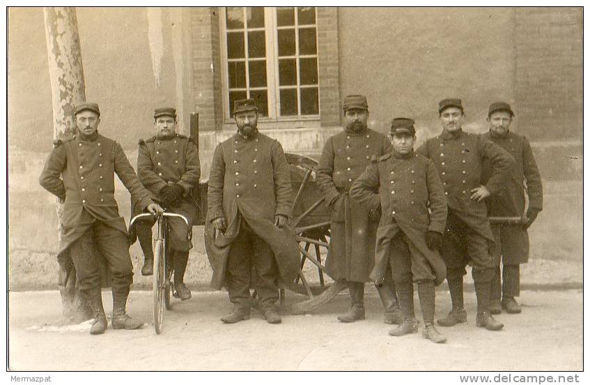 Militaires D´un Régiment D´Infanterie à Vélo Et Avec Charette - Carte-photo à Identifier Et à Situer. - Regiments