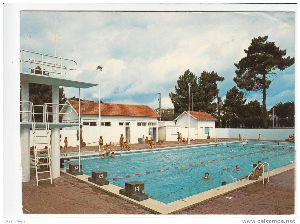 17 - Montendre Les Pins - Village De Vacances Rencontres. La Piscine. - Montendre