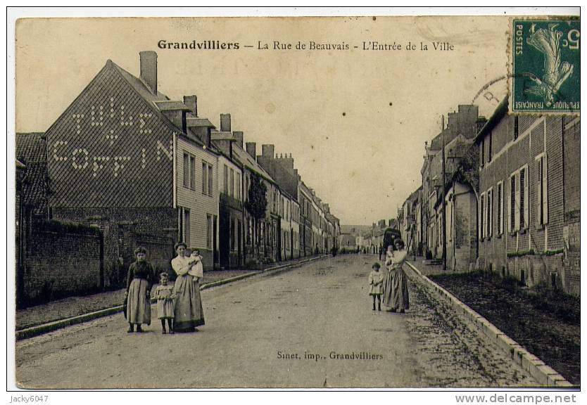 GRANDVILLIERS - La Rue De Beauvais - L'Entrée De La Ville - Grandvilliers