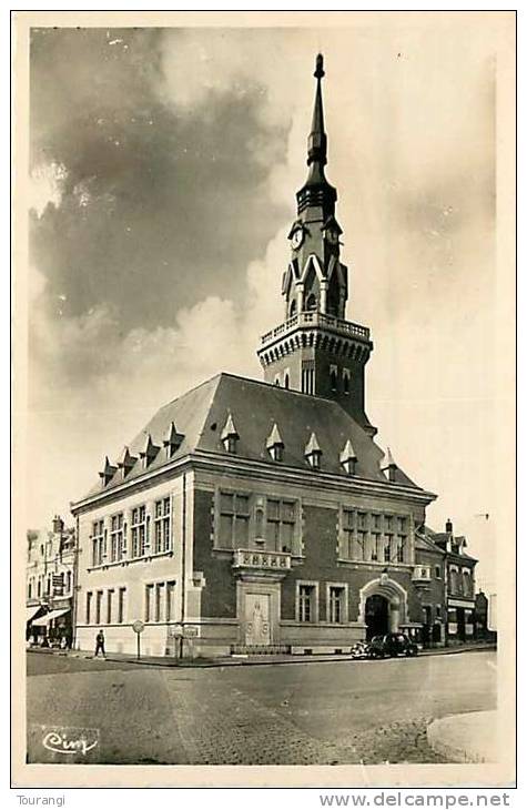 Pas-de-Calais : R 62 212 : Bapaume  -  Mairie  -  Eglise  -  Semi-moderne - Bapaume