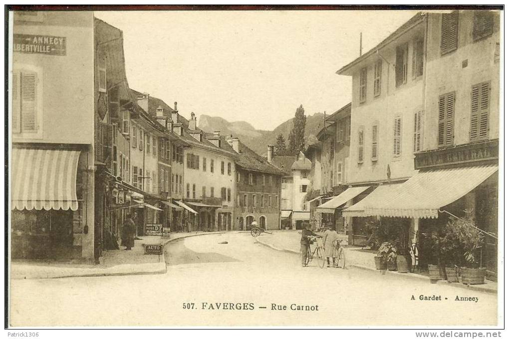 CPA  FAVERGES, Rue Carnot, Café Central  5052 - Faverges