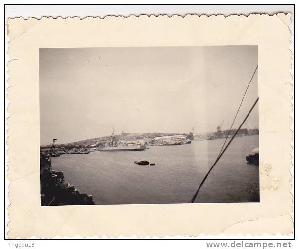 Marine Nationale Une Vue Du Gloire Prise D'une Colline De Ferryville - Guerre, Militaire