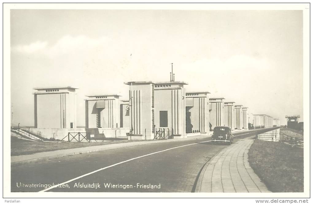 PAYS-BAS.  CARTE PHOTO. UITWATERINGSSLUTZEN, AFSLUITDJK WIERINGEN-FRIESLAND.  AUTO0 - Den Oever (& Afsluitdijk)