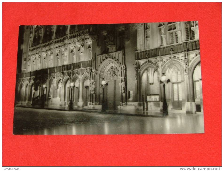 Bruxelles - Grand Place La Nuit -  ( 2 Scans ) - Brüssel Bei Nacht