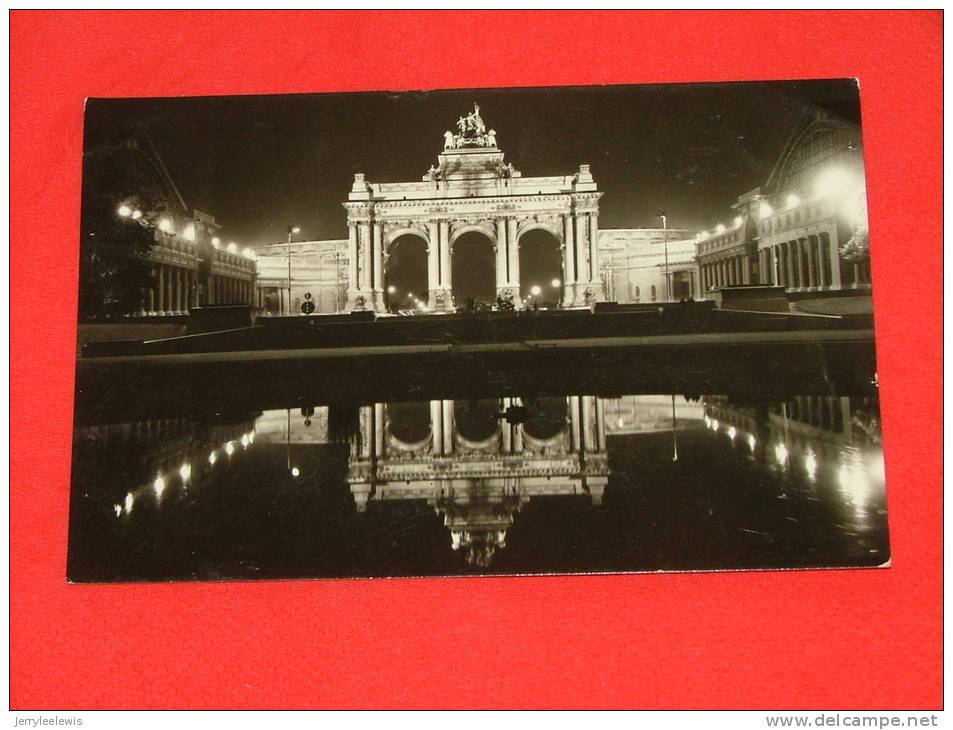 Bruxelles - Arcades Du Cinquantenaire La Nuit -  ( 2 Scans ) - Bruselas La Noche