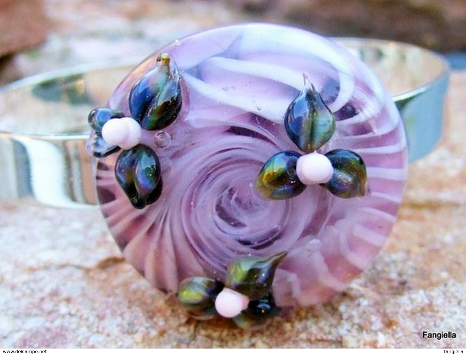 Bracelet Mauve En Verre Artisanal Filé Au Chalumeau Support Réglable Plaqué Argent  Un Superbe Cabochon Pour Orner Ce Br - Bracciali