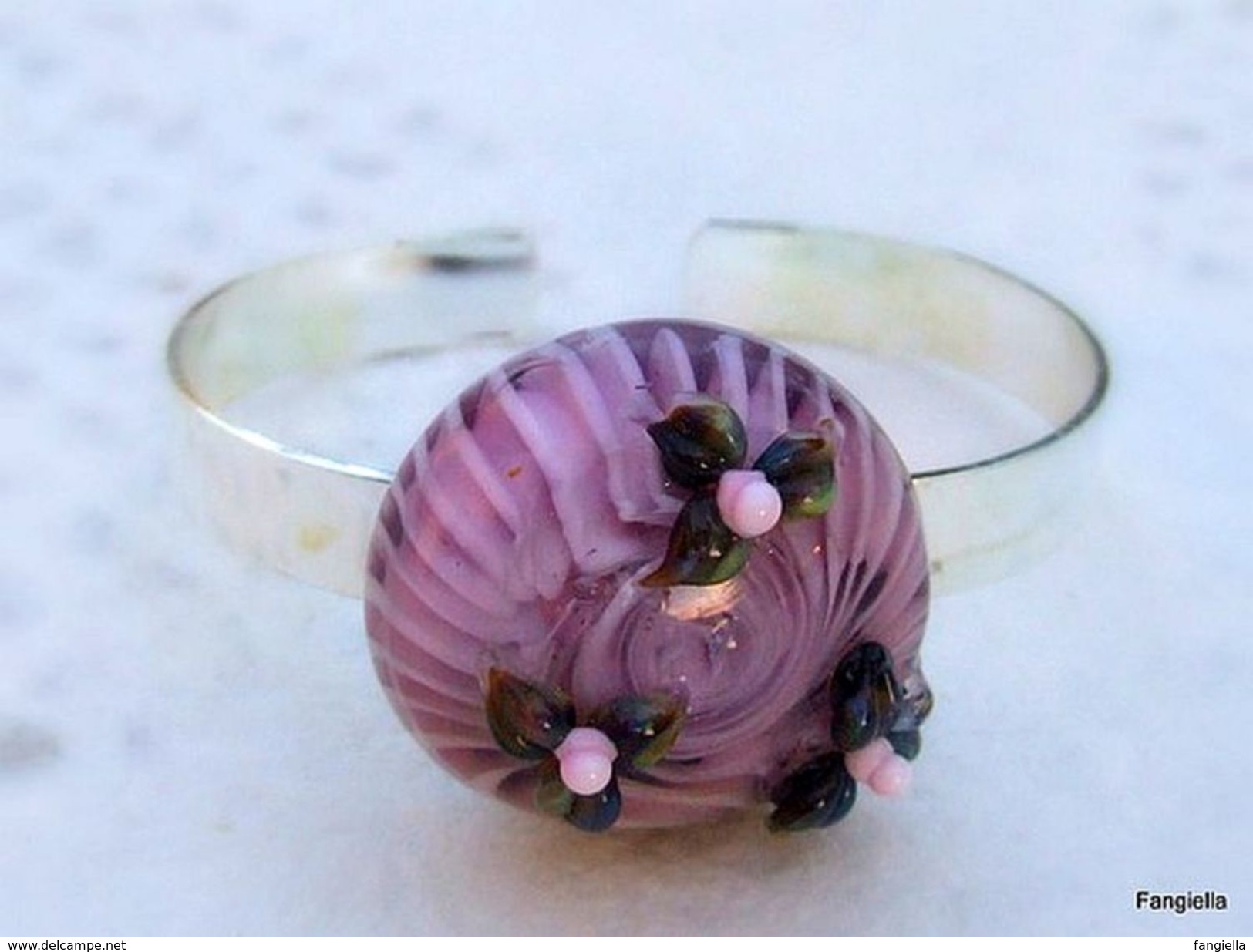 Bracelet Mauve En Verre Artisanal Filé Au Chalumeau Support Réglable Plaqué Argent  Un Superbe Cabochon Pour Orner Ce Br - Bracciali