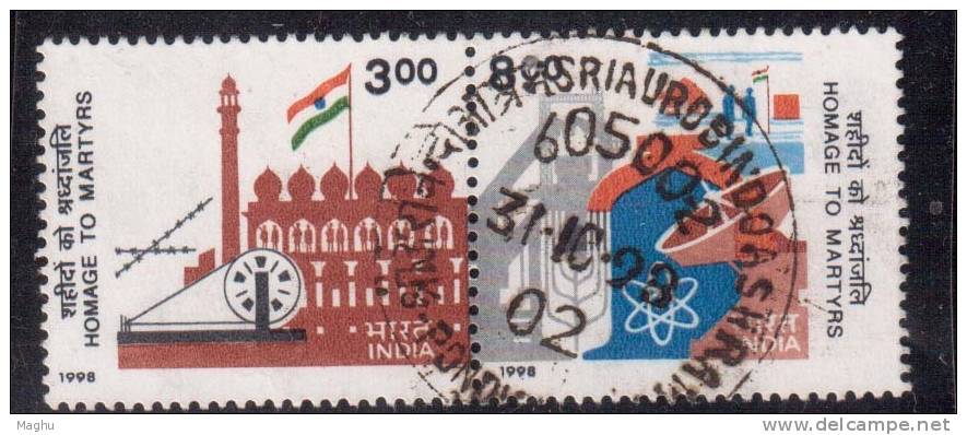 Se-tenent Used Set Of  2 , India Used 1998, Homage To Martyrs On Golden Jubilee, Freedom Struggle, Flag, Physics - Gebraucht