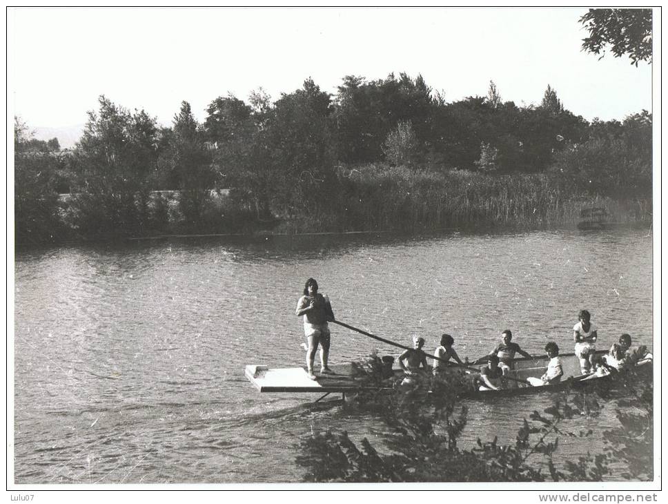 2 Photos  16.5  Cm   X  23  Cm     Verso 1er  Tournoi De Joute  Au Pouzin   1965  Au Pouzin - Autres & Non Classés