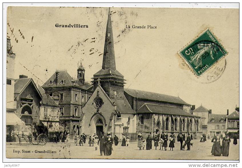 GRANDVILLIERS - La Grande Place - Grandvilliers