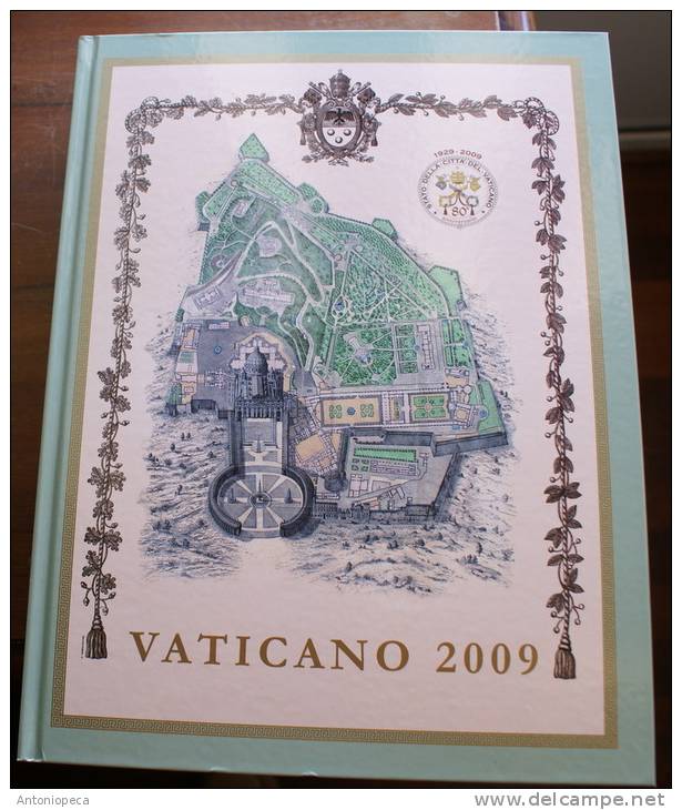 VATICAN 2009 - THE  PHILATELIC YEAR BOOK - Unused Stamps