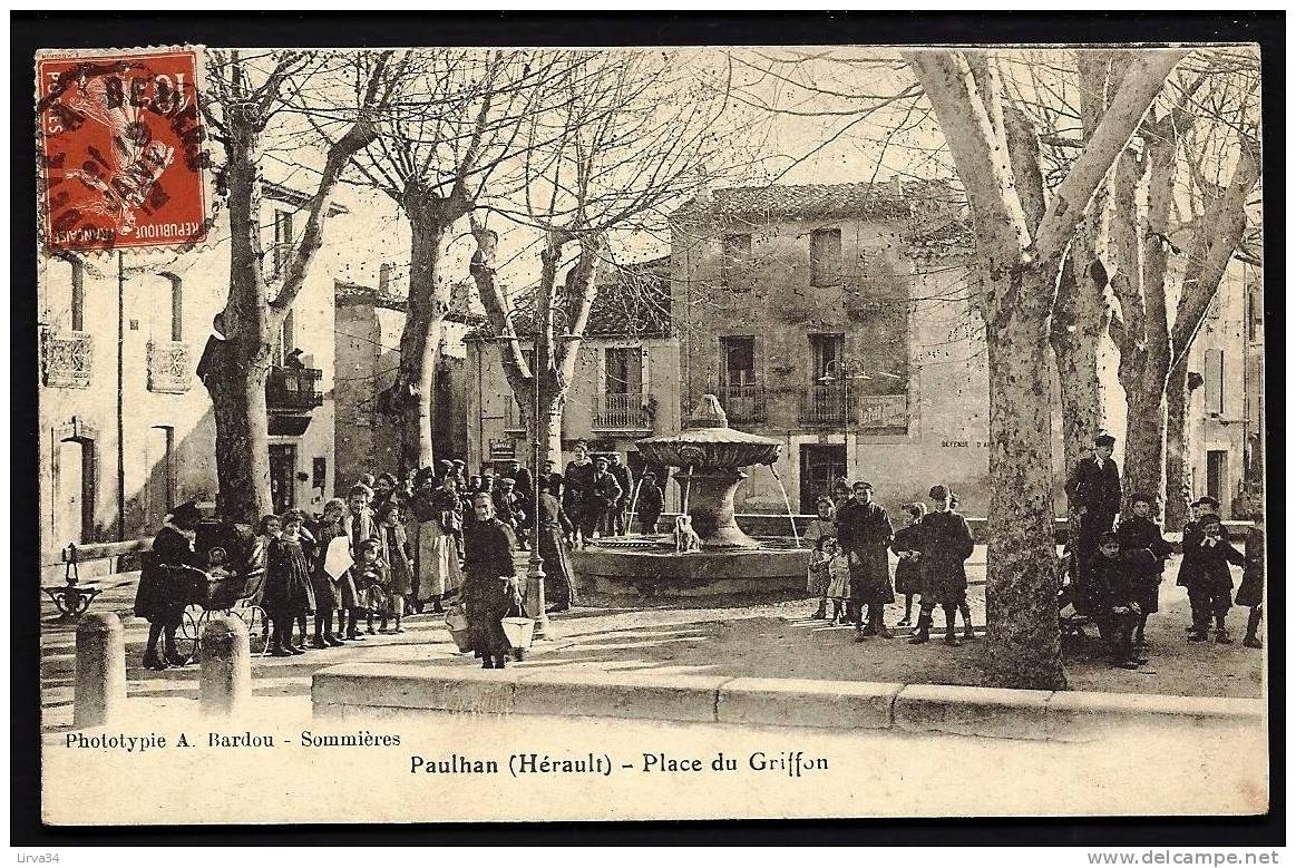 CPA  ANCIENNE- FRANCE- PAULHAN (34)- LA PLACE DU GRIFFON EN HIVER- TRES BELLE ANIMATION GROS PLAN - Paulhan