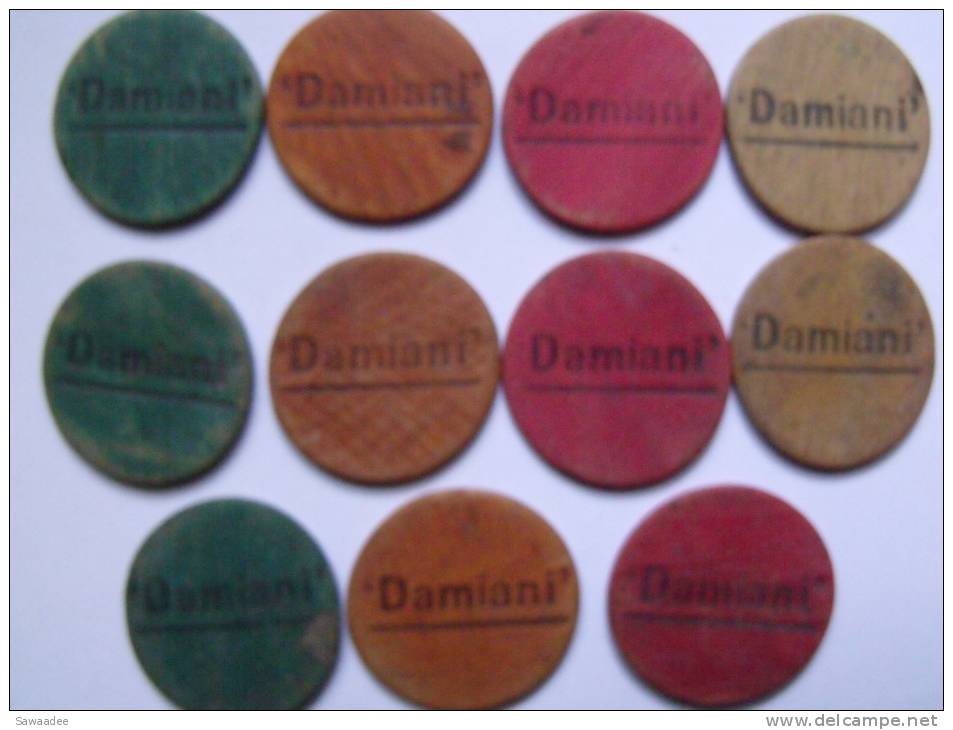 JETONS DE JEU DE CARTE - "DAMIANI" Sur Chaque Côté - BOIS - DIFFERENTES COULEURS - Autres & Non Classés