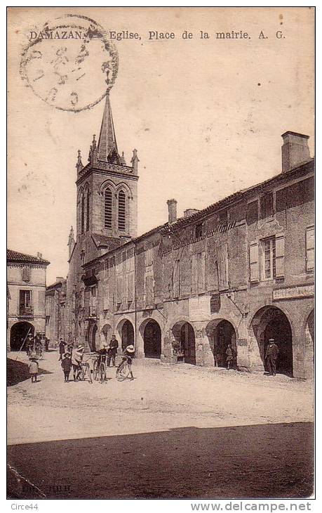 DAMAZAN.PLACE DE LA MAIRIE.EGLISE. - Damazan