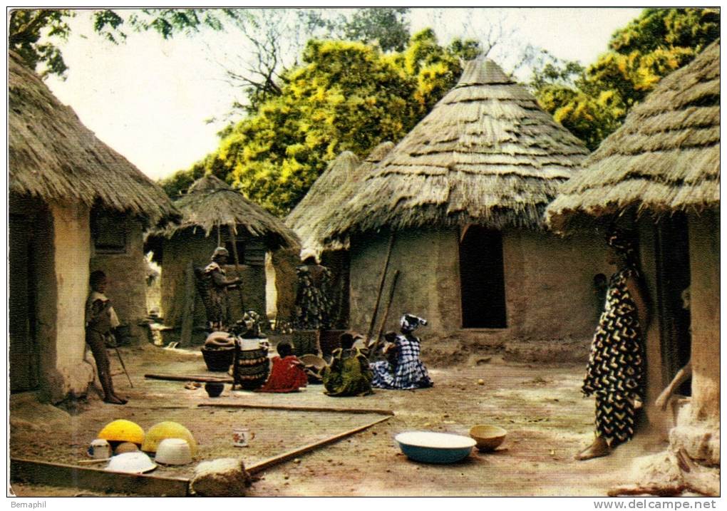 L'AFRIQUE EN COULEUR N° 3481 . VILLAGE AFRICAIN .CIRCULE 1965 - Tchad