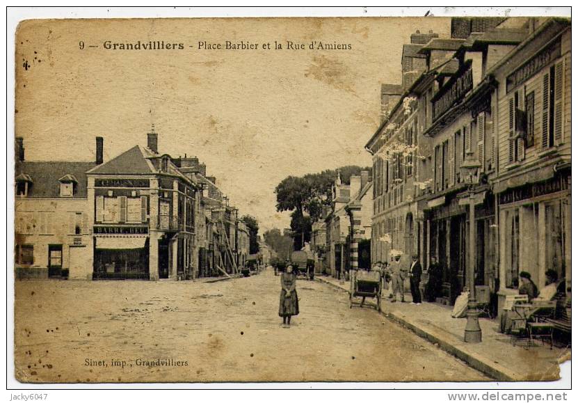 GRANDVILLIERS - Place  Barbier Et La Rue D'Amiens - Grandvilliers