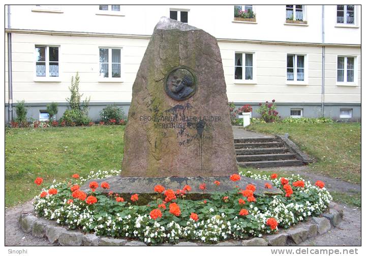 ( AN03-070  ) @      Karl Marx Monument   .   Pre-stamped Card  Postal Stationery- Articles Postaux - Karl Marx