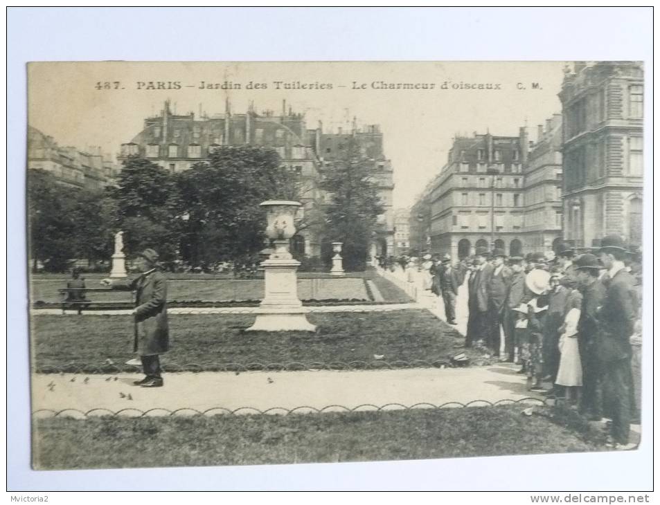 PARIS - Jardin Des Tuileries, Le Charmeur D'oiseaux. - Parks, Gärten