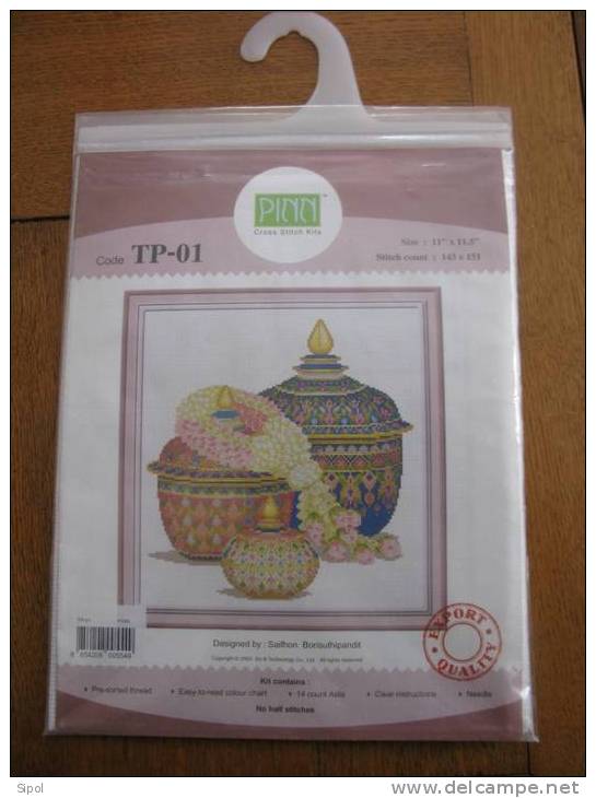 Kit De Point De Croix Neuf & Complet " PINN"  Représentant Trois Bols à Offrandes - Cross Stitch