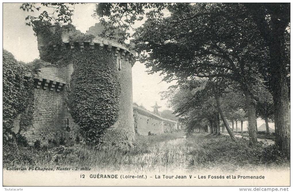 CPA 44 GUERANDE LA TOUR JEAN V LES FOSSES ET LA PROMENADE - Guérande