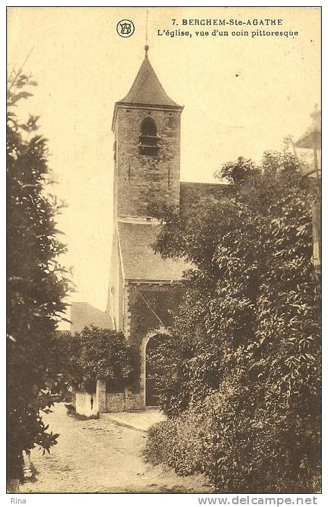 Berchem-Ste-Agatha L'église,vue D'un Coin Pittoresque Gelopen Kaart - Berchem-Ste-Agathe - St-Agatha-Berchem