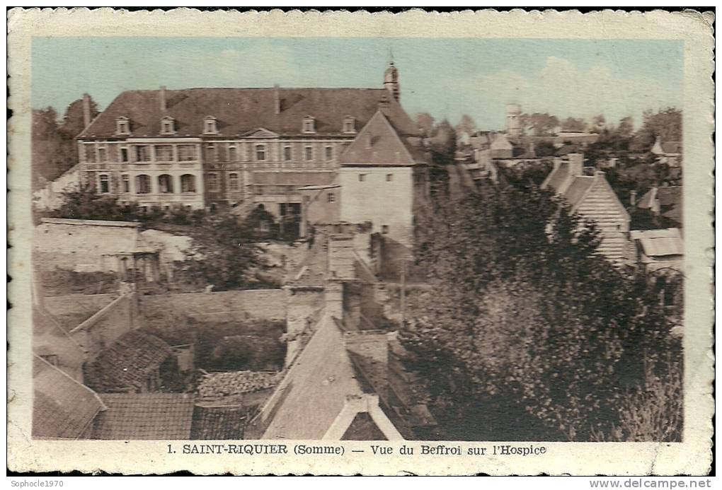 PICARDIE - SOMME - SAINT RIQUIER - Vue Du Beffroi Sur L'hospice - Saint Riquier