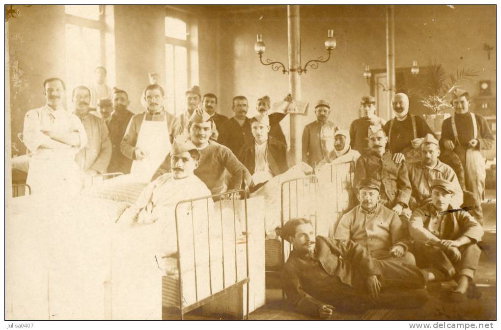 VITRY LE FRANCOIS (51) Carte Photo Intérieur Hopital Militaire Guerre 1914-18 Gros Plan - Vitry-le-François