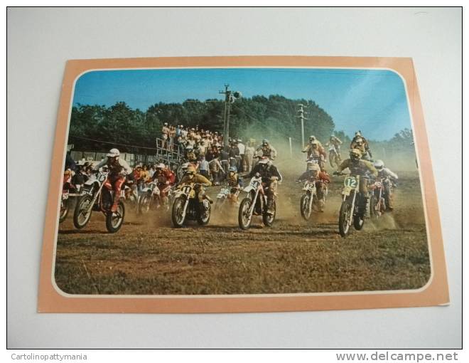 Moto Cross Mondiale 250 Crossisti Al Salto - Motorbikes