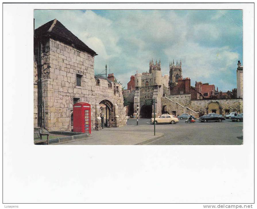 OLD FOREIGN 6537 - UNITED KINGDOM - BOOTHAM BAR, YORK - OLD CARS AUTOMOBILES VOITURES VESPA - York