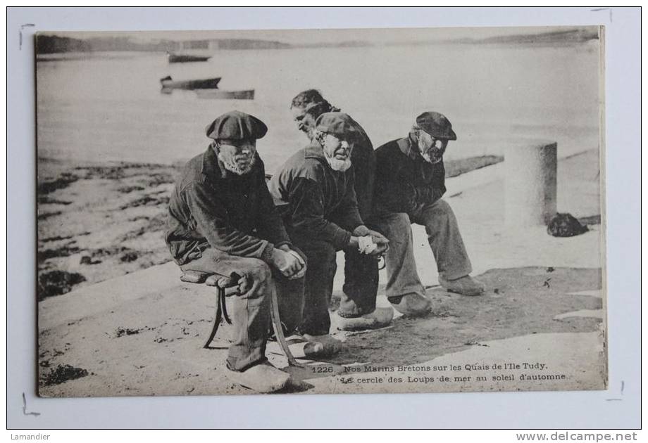 CPA - 29 - Ile TUDY  - Nos Marins Bretons Sur Les Quais - Cercle Des Loups De Mer - Ile Tudy