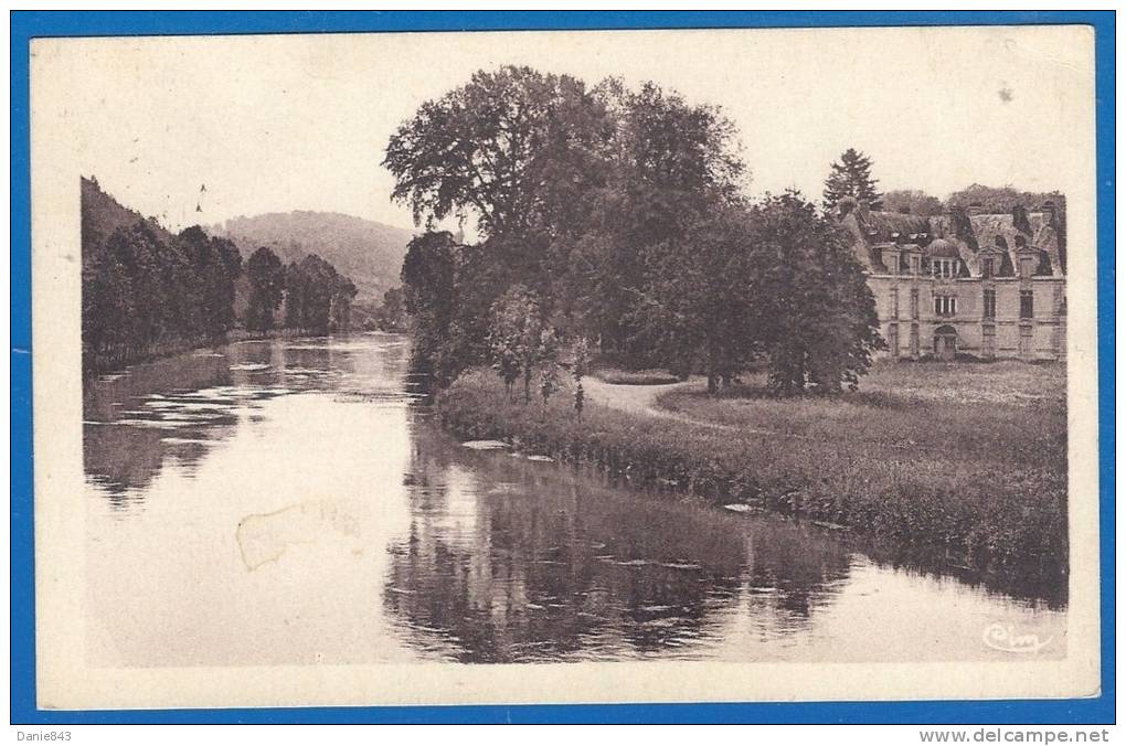 CPA - EURE - ACQUIGNY - LES BORDS DE L´EURE ET LE CHÂTEAU - - Acquigny