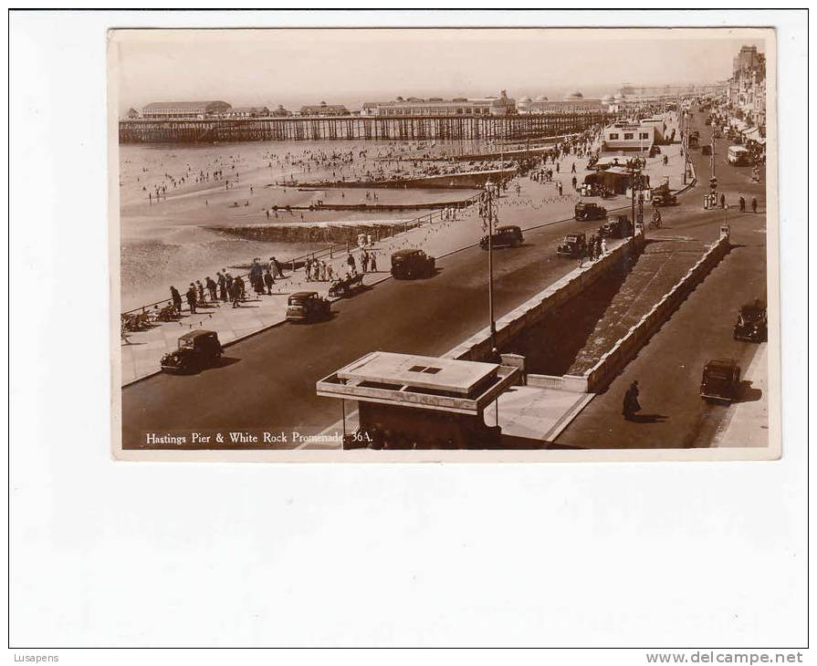 OLD FOREIGN 6651 - UNITED KINGDOM - HASTINGS PIER & WHITE ROCK PROMENADE - OLD CARS AUTOMOBILES VOITURES - Hastings